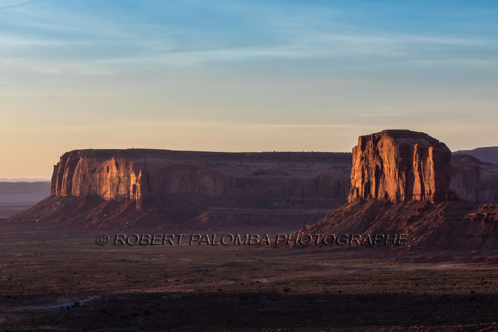 Lever de soleil sur Monument Valley