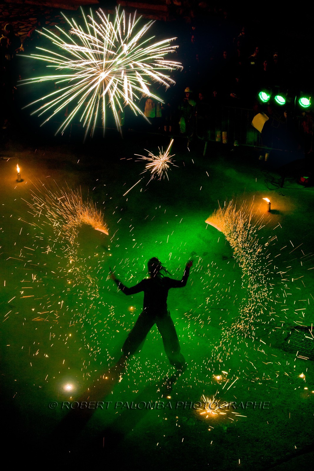 Spectacle pyrothecnique