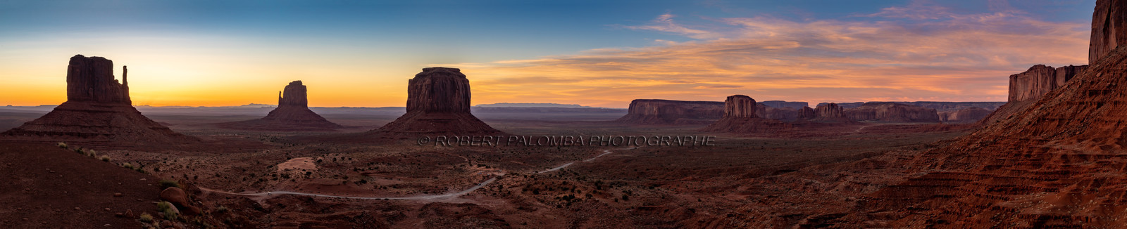 Lever de soleil sur Monument Valley