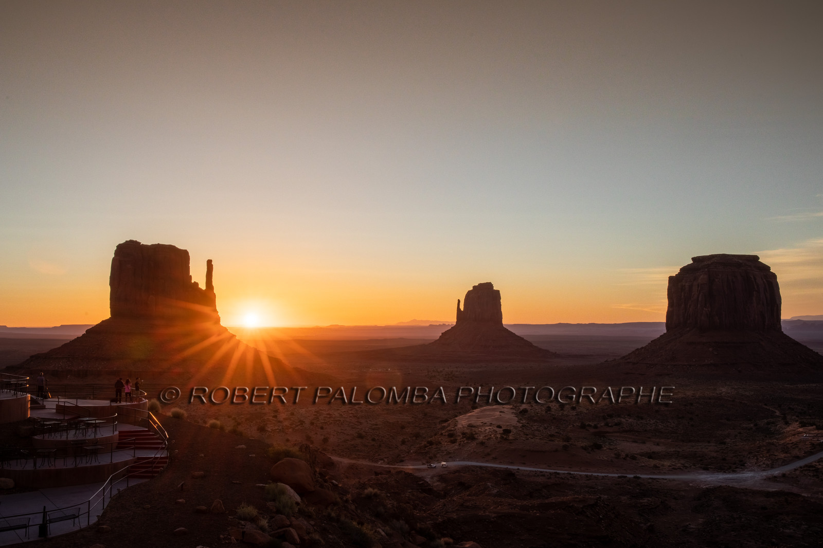 Lever de soleil sur Monument Valley